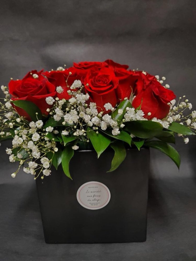 Bouquet de rose dans pot métallique noir